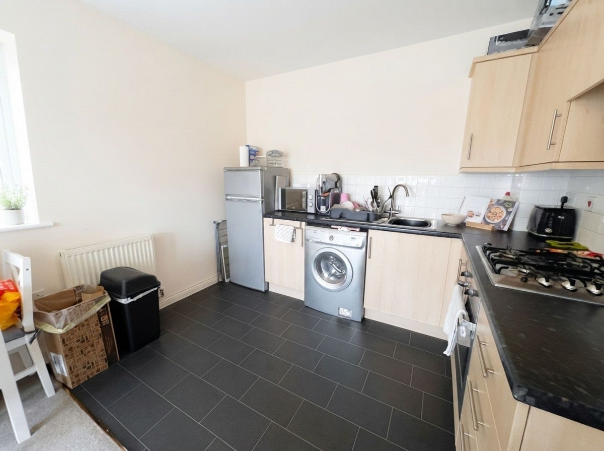 Flat Paladine Way in Coventry