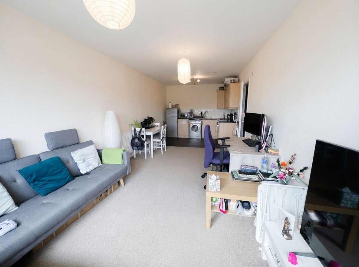 Flat Paladine Way in Coventry