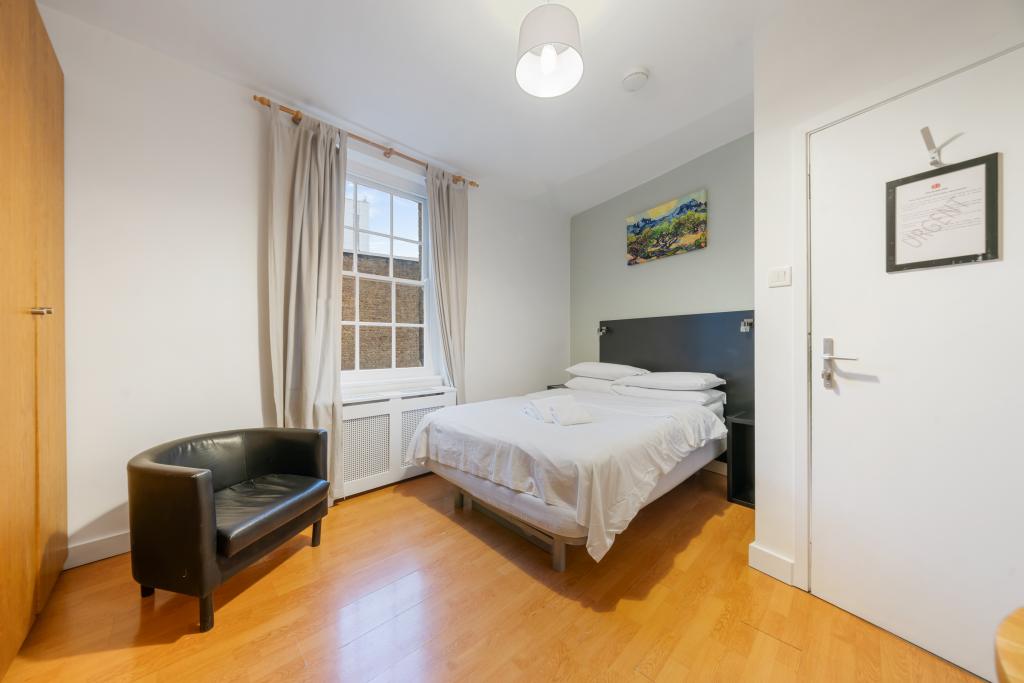 Flat Cartwright Gardens in Greater London