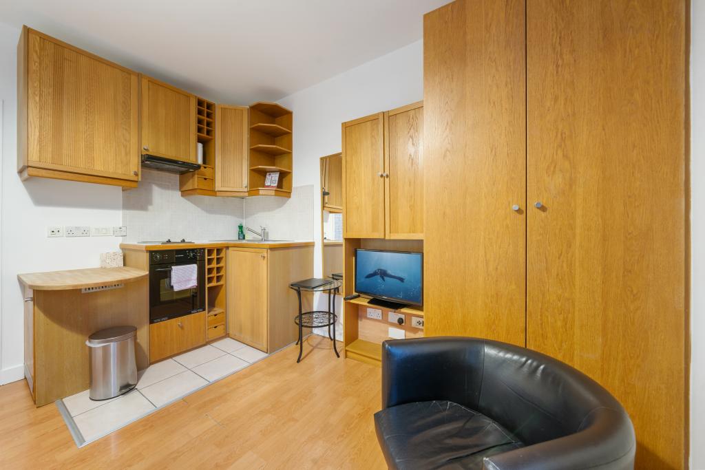 Flat Cartwright Gardens in Greater London