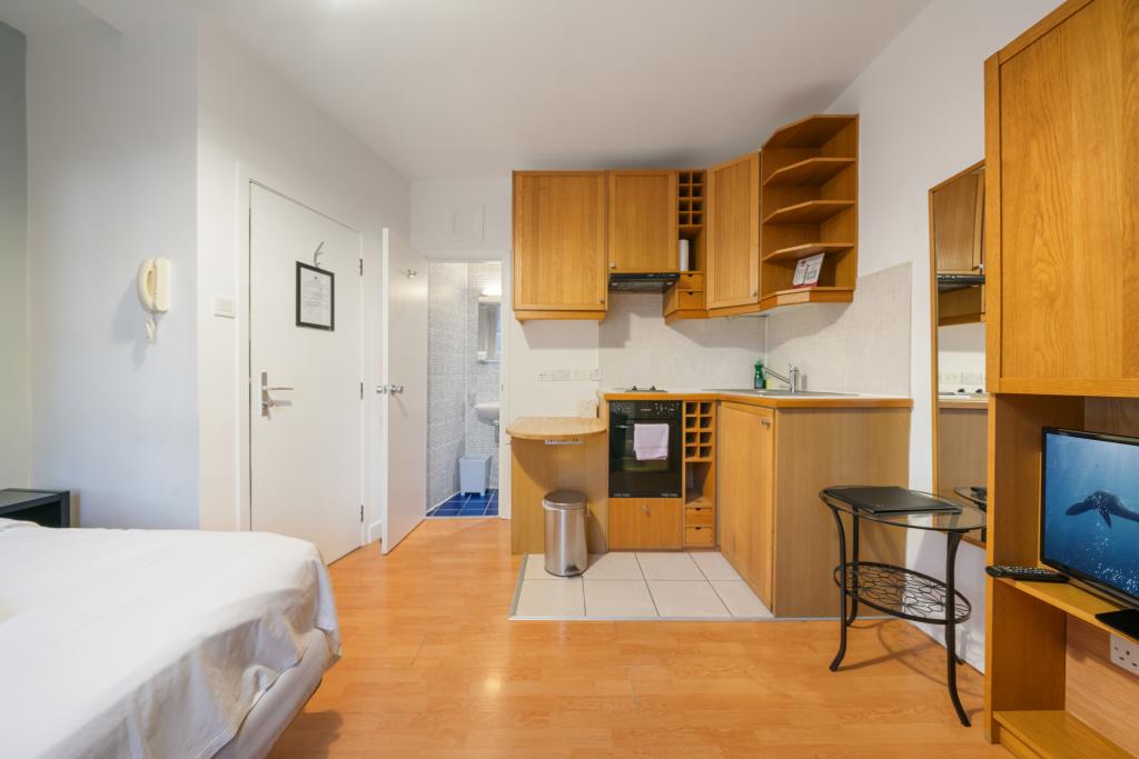 Flat Cartwright Gardens in Greater London