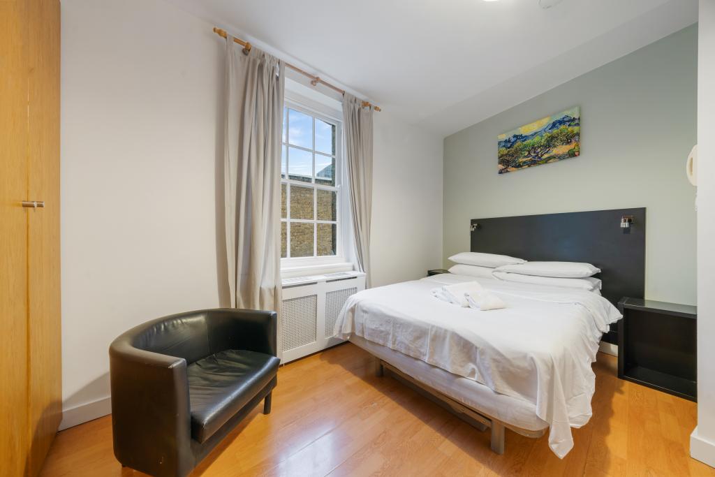 Flat Cartwright Gardens in Greater London