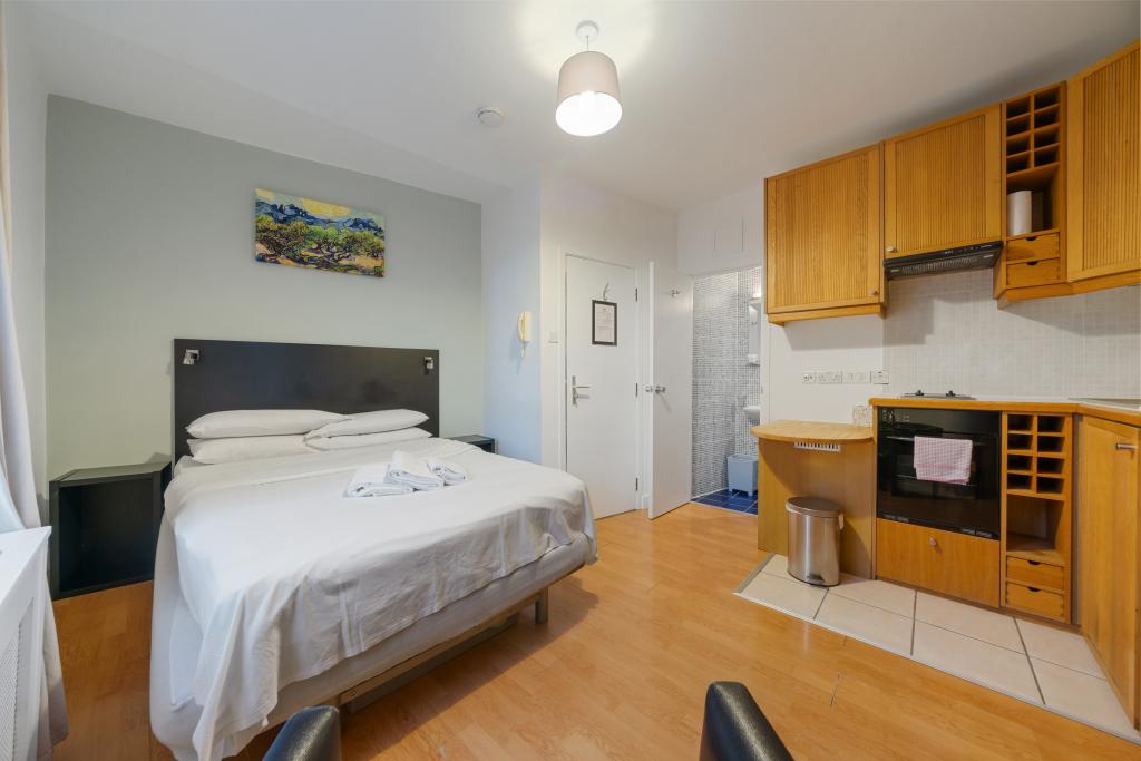 Flat Cartwright Gardens in Greater London