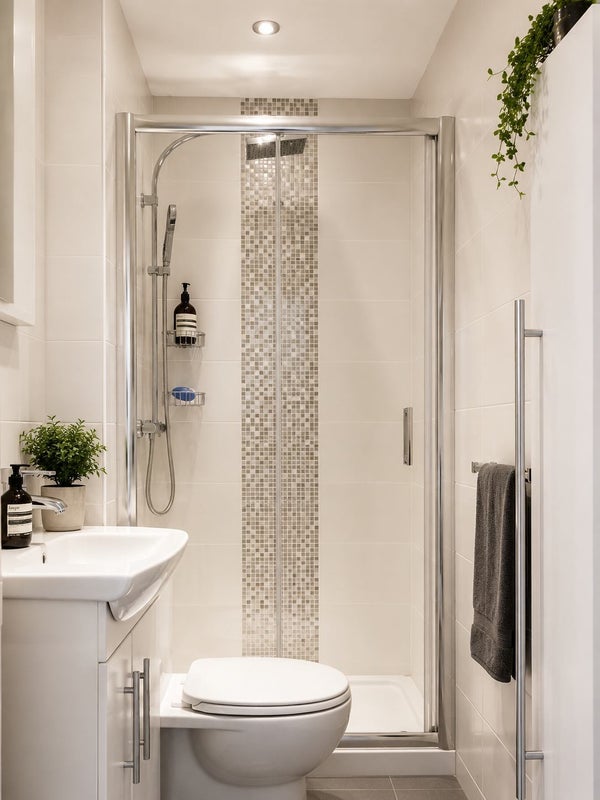 Flat Goldhawk Road in Greater London
