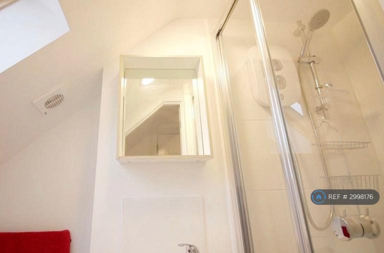 Room Greystoke Avenue in Bristol