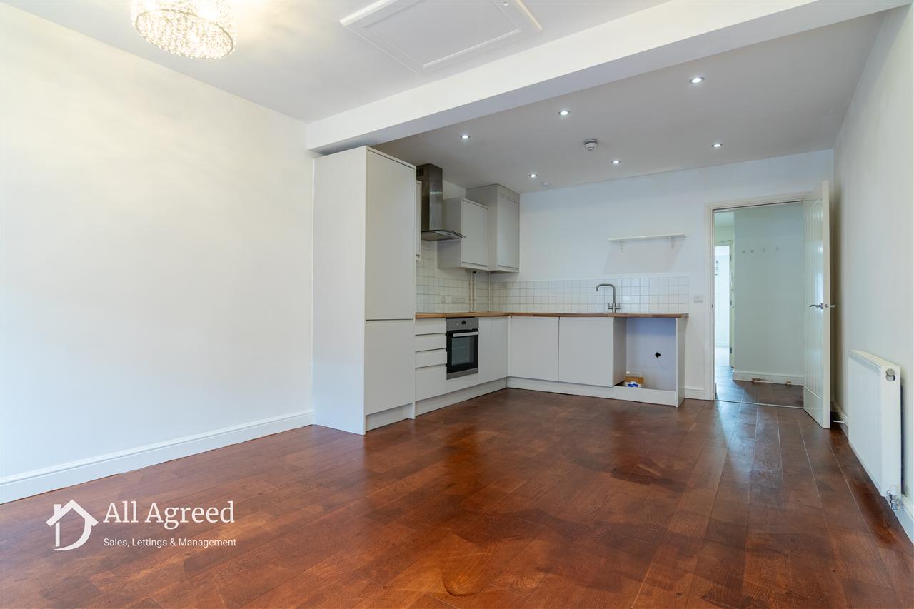 Flat Oxford Street in Amber Valley