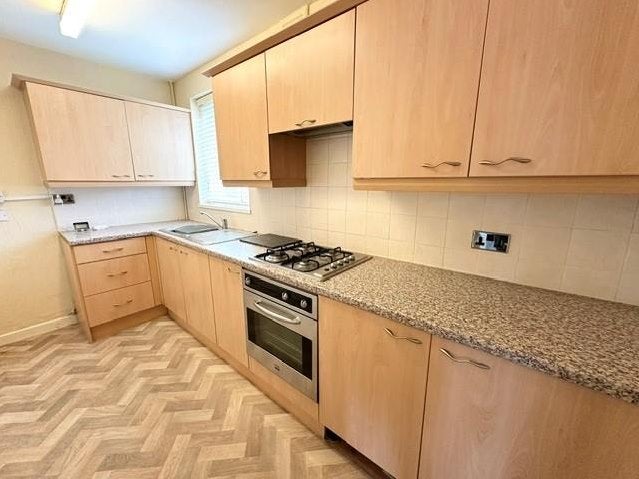 Room Highfield Avenue in Wolverhampton