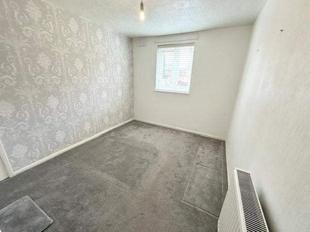Room Highfield Avenue in Wolverhampton