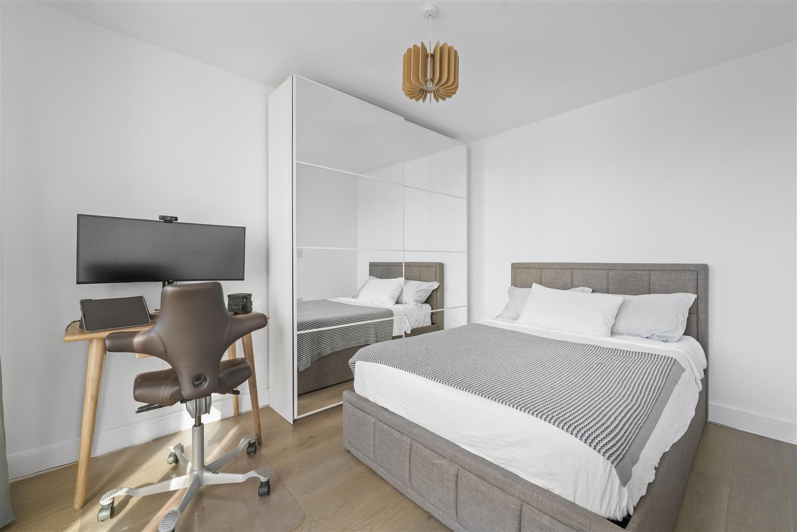 Flat Hemming Street in Greater London