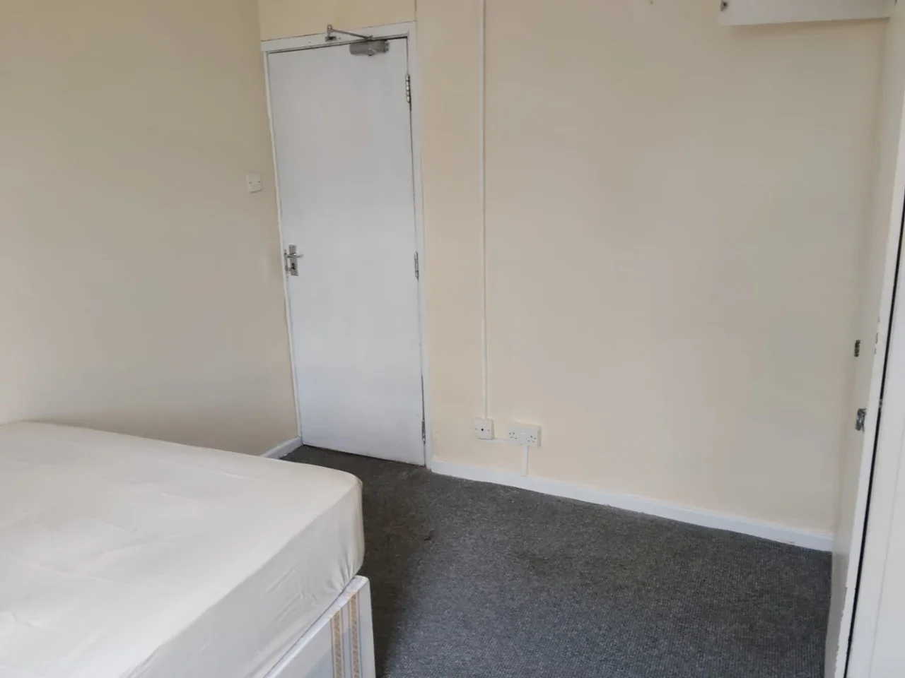 Room Ivanhoe Street in Brierley Hill