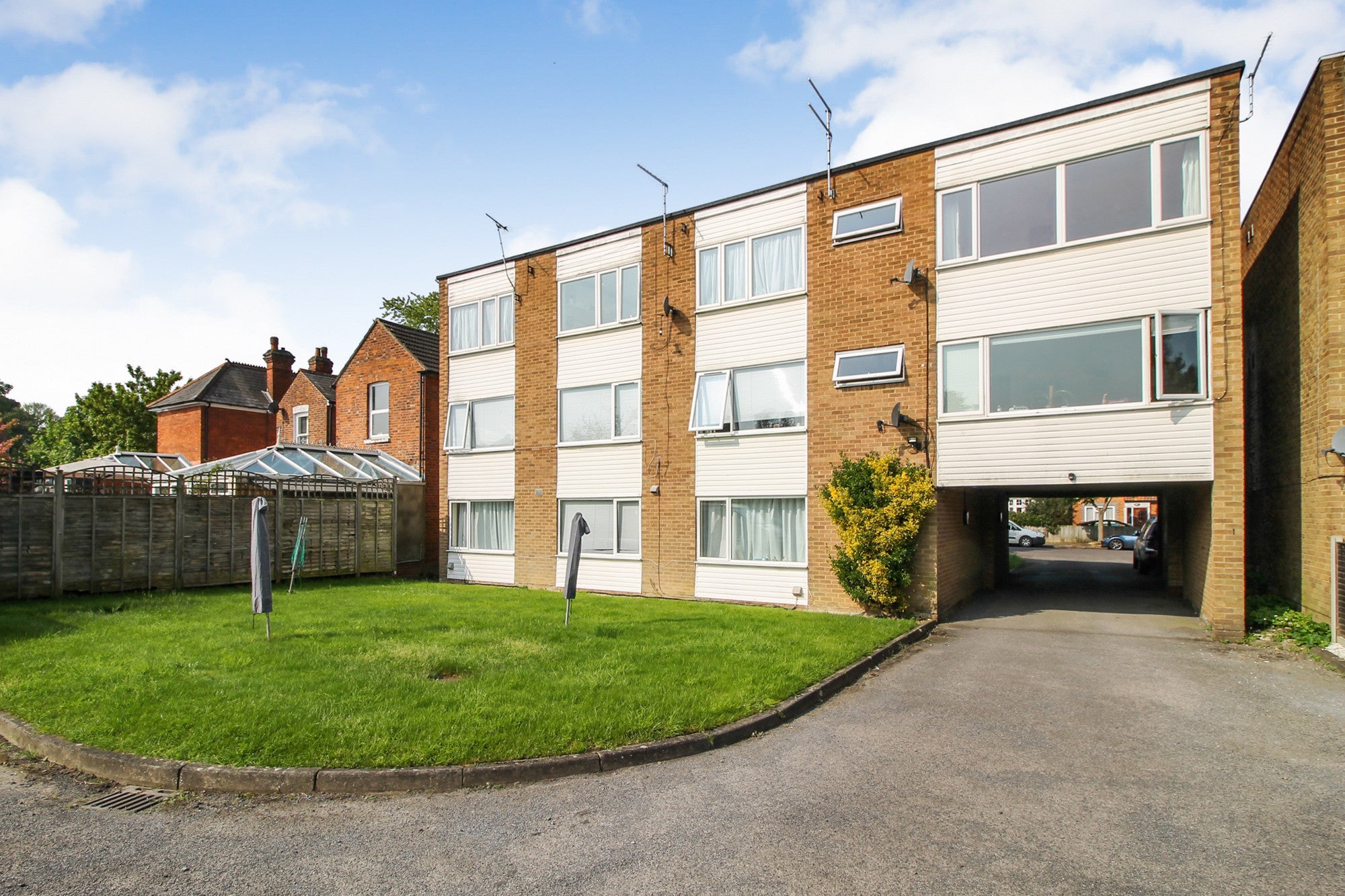 Flat Osborne Road in Rushmoor