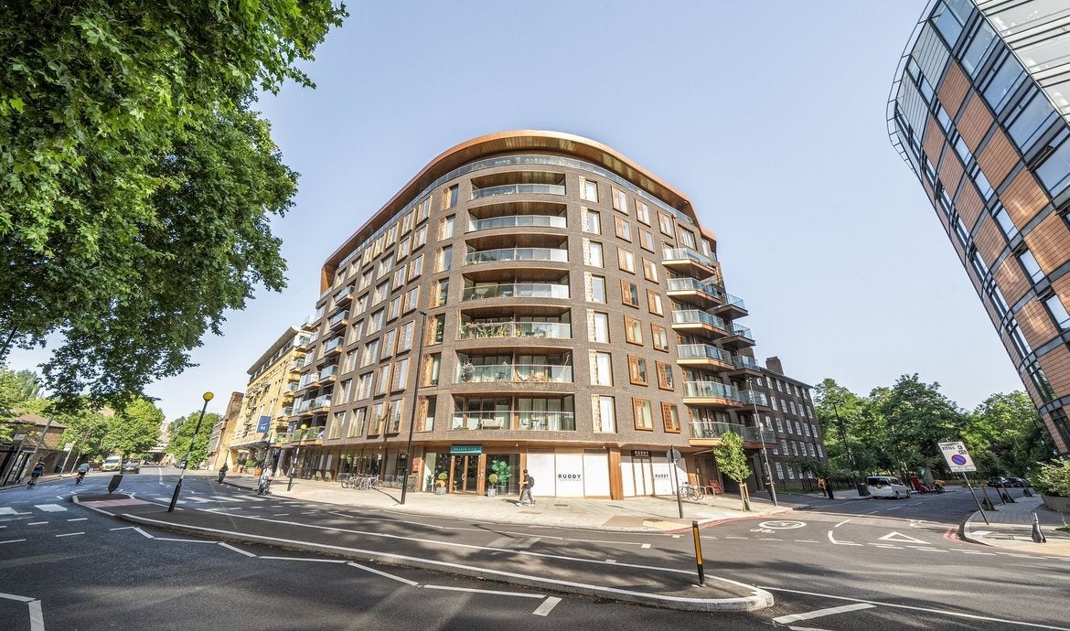 Flat Lambeth High Street in Greater London