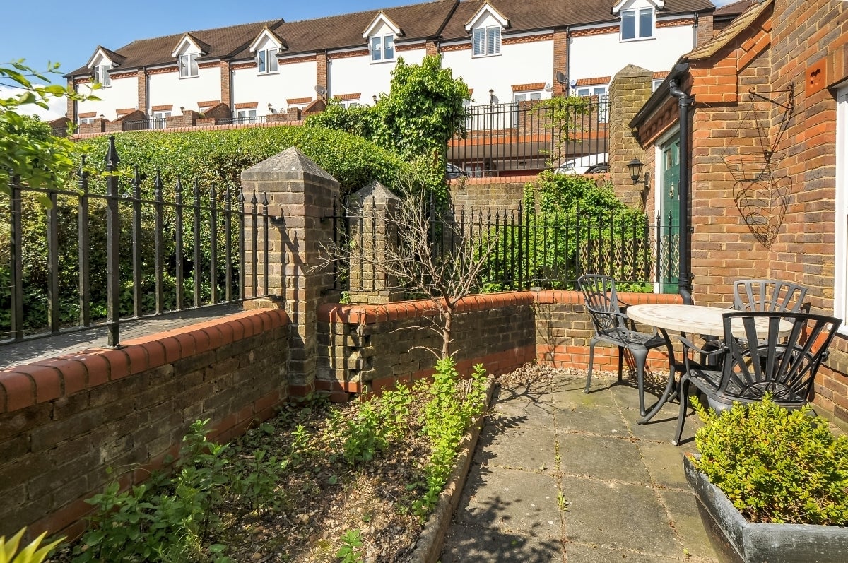 Flat Ryder Seed mews in St Albans