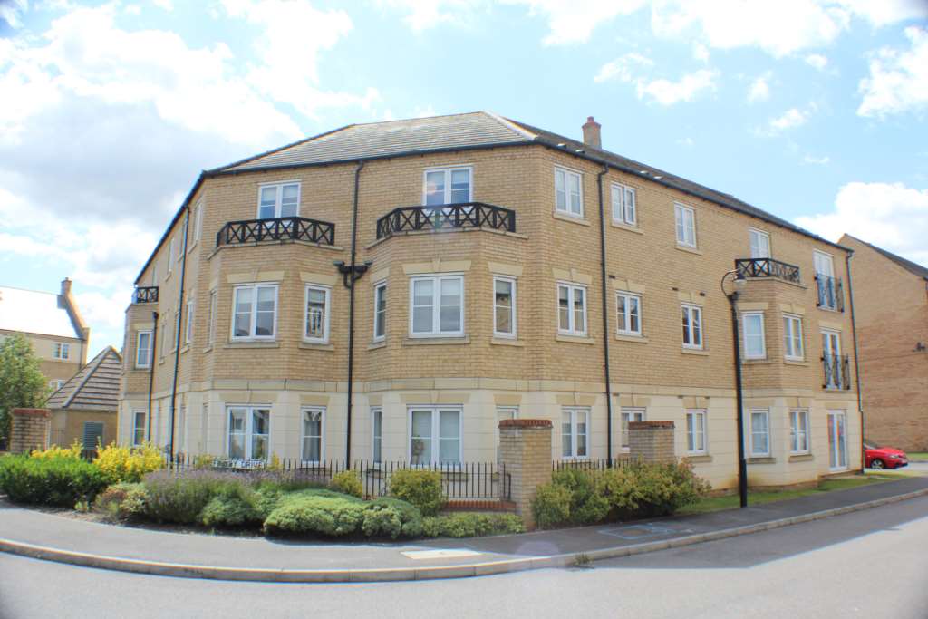 Flat Dainty Grove in Grange Park