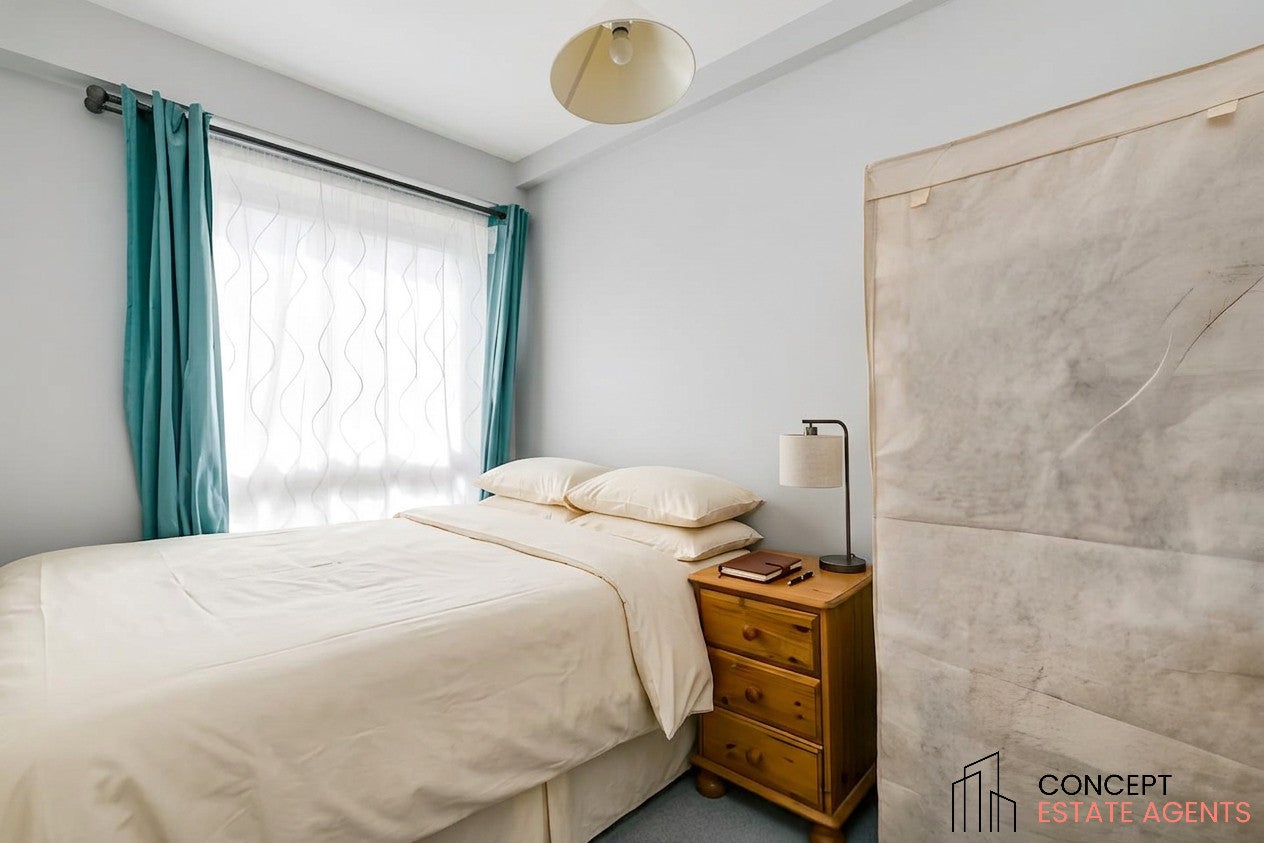 Flat Ilminster Gardens in Greater London