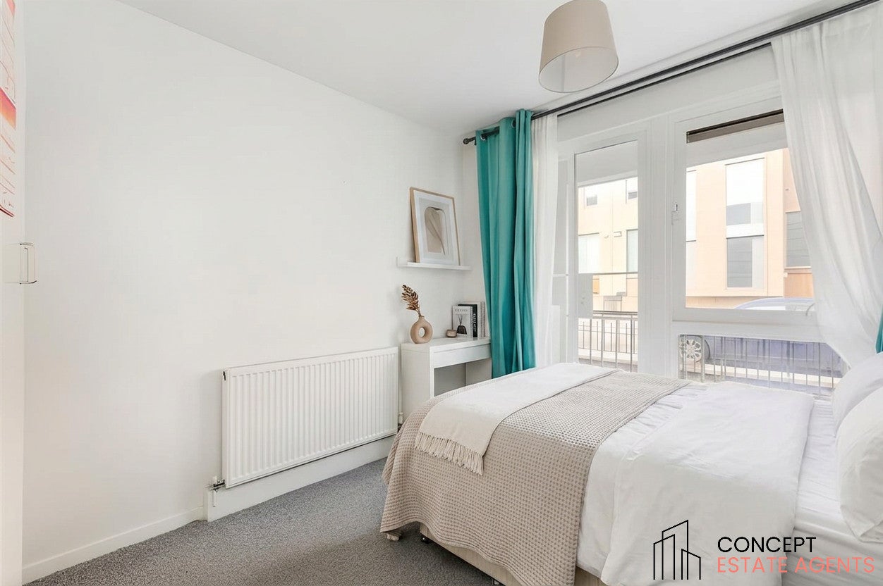 Flat Ilminster Gardens in Greater London