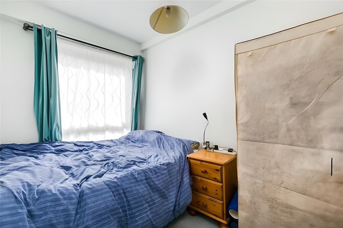 Flat Ilminster Gardens in Greater London