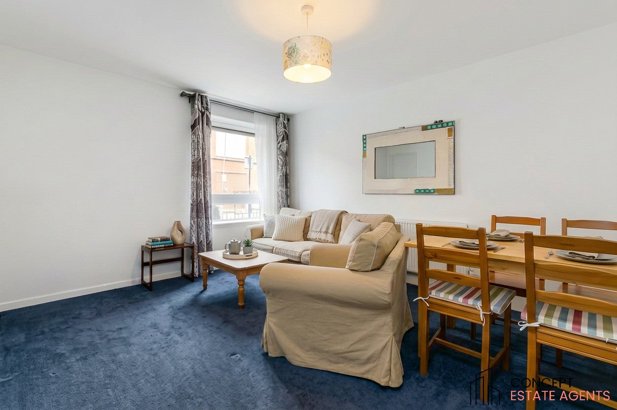 Flat Ilminster Gardens in Greater London