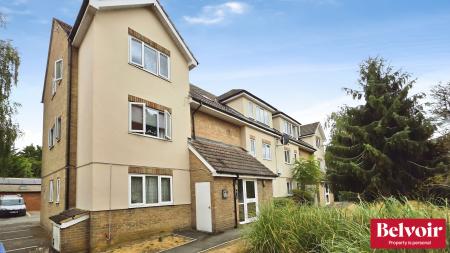 Flat Brooklands Walk in Chelmsford