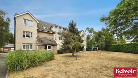 Flat Brooklands Walk in Chelmsford