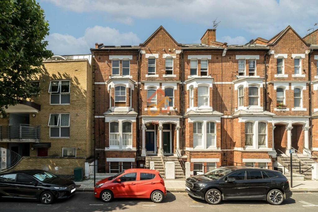 Flat Ormiston Grove in Greater London