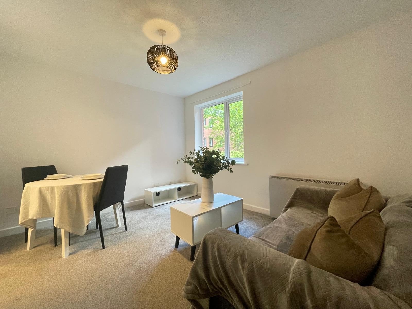 Flat Meanwood Road in Leeds