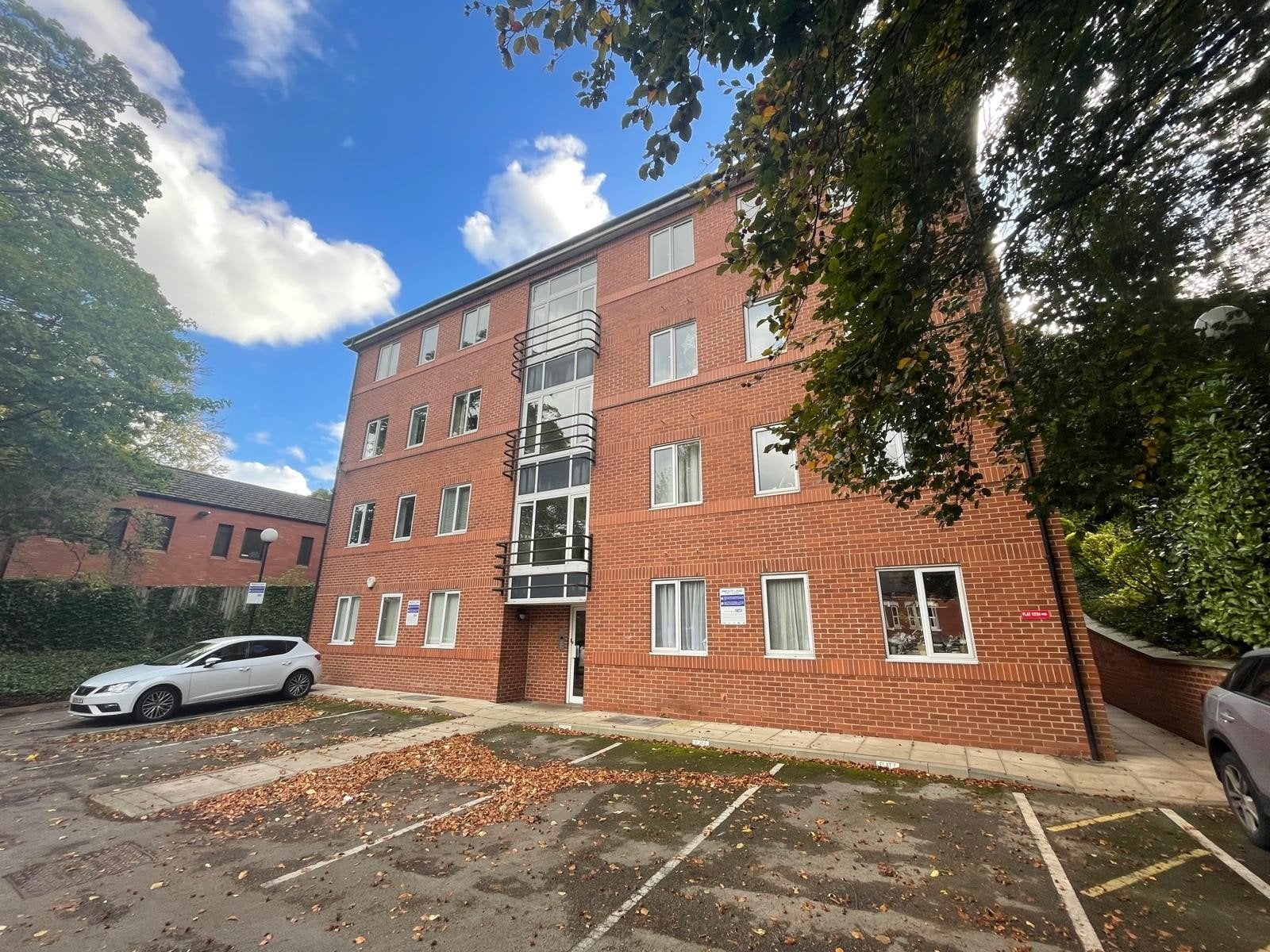 Flat Meanwood Road in Leeds