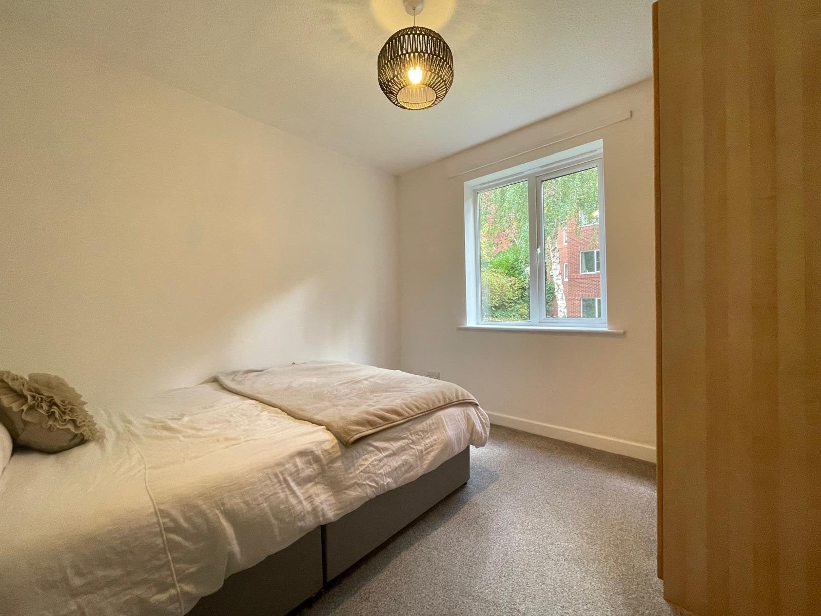 Flat Meanwood Road in Leeds