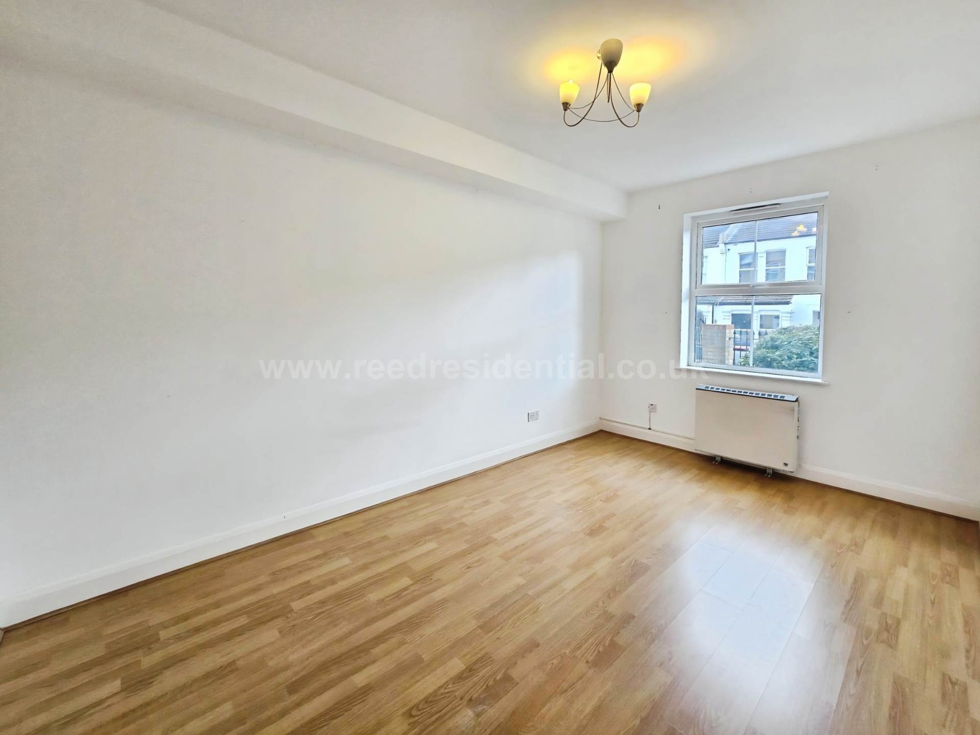 Flat Manilla Road in Southend-on-Sea