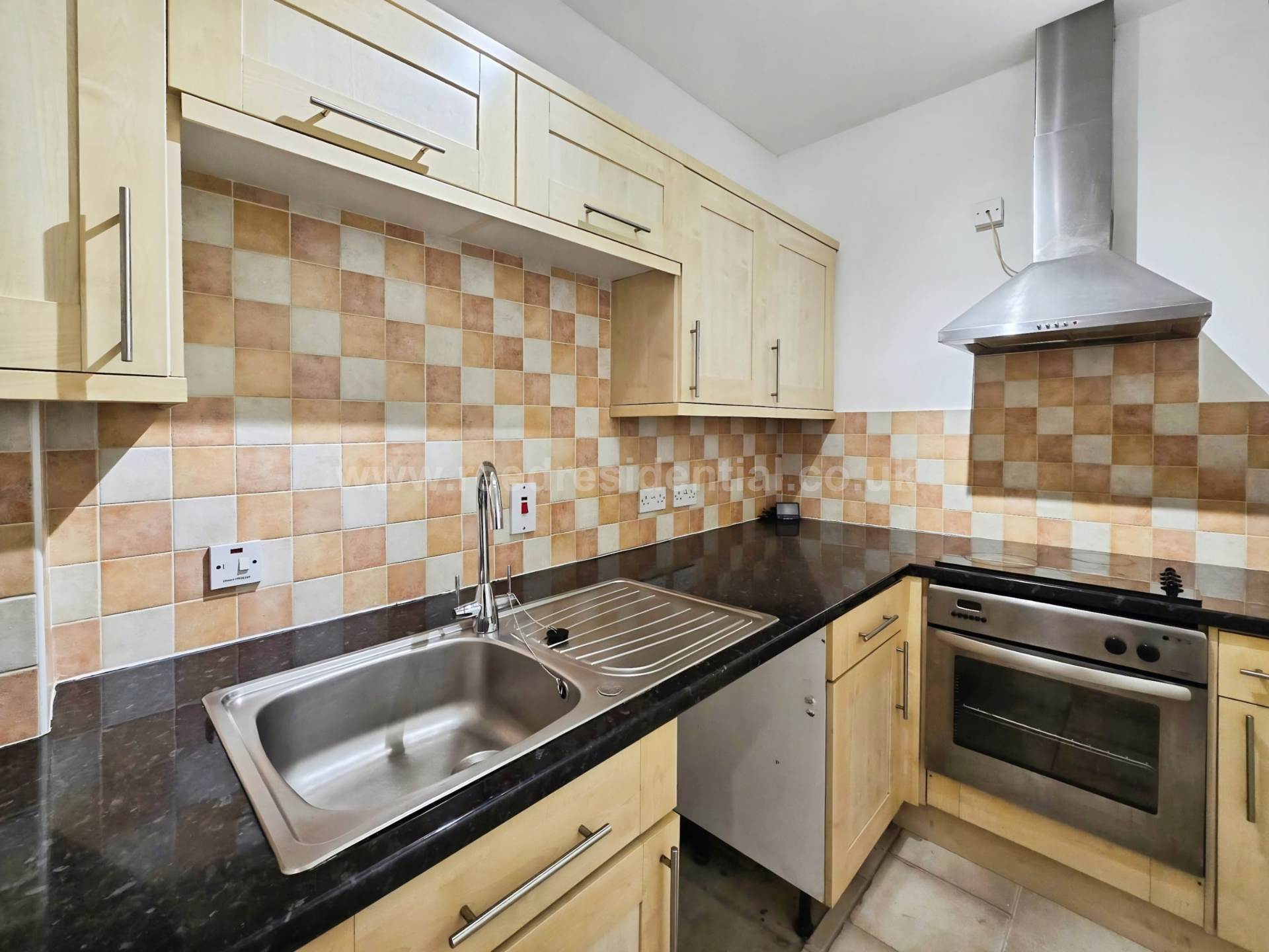 Flat Manilla Road in Southend-on-Sea