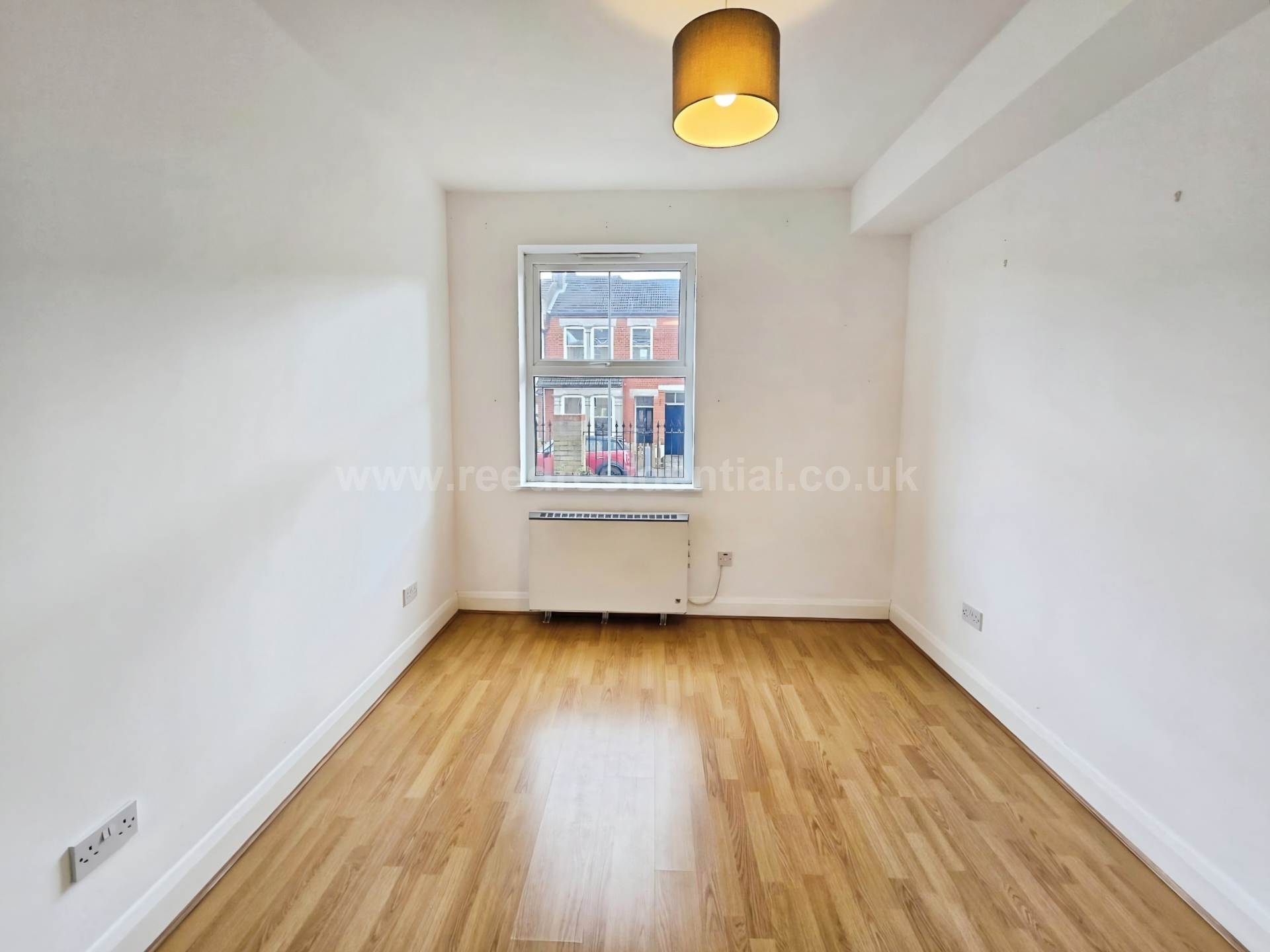 Flat Manilla Road in Southend-on-Sea