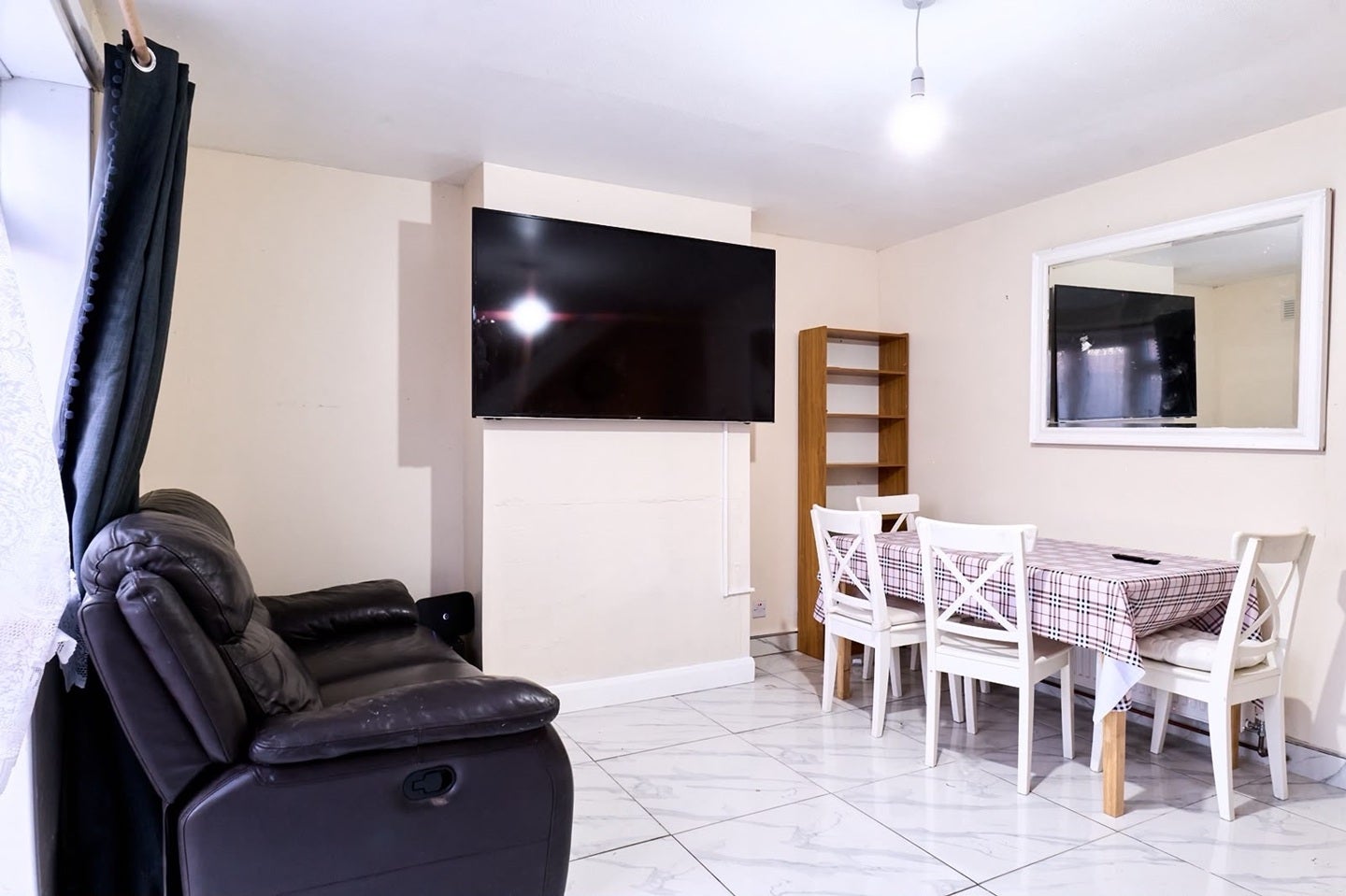 Flat Pemerich Close in Greater London