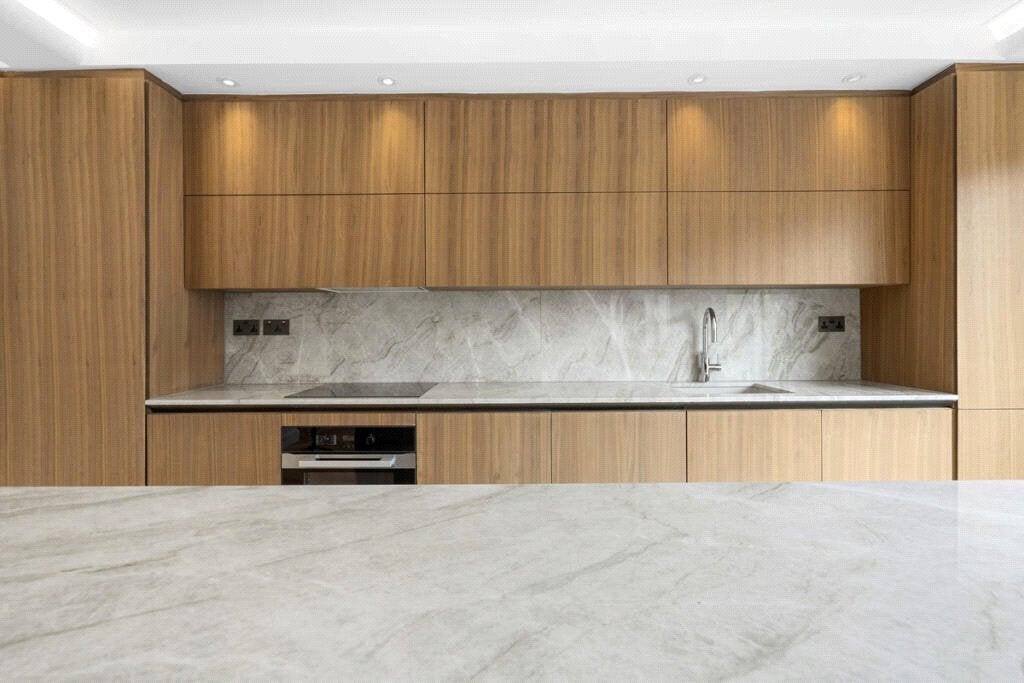 Flat Montrose Court in City of Westminster