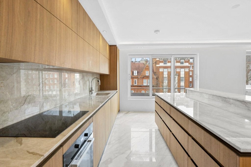 Flat Montrose Court in City of Westminster