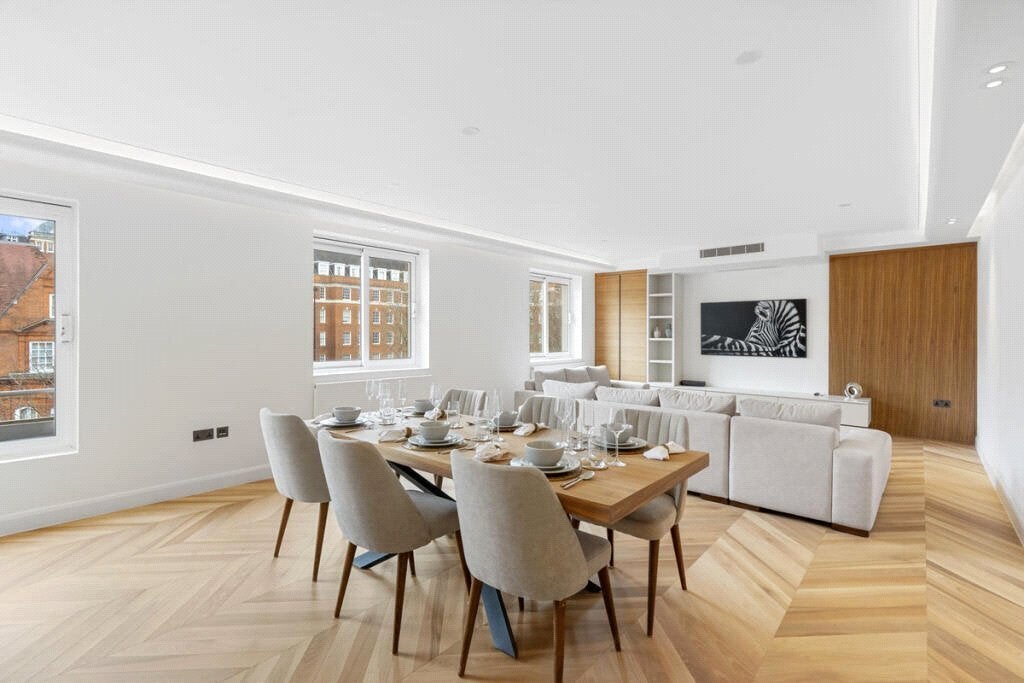 Flat Montrose Court in City of Westminster