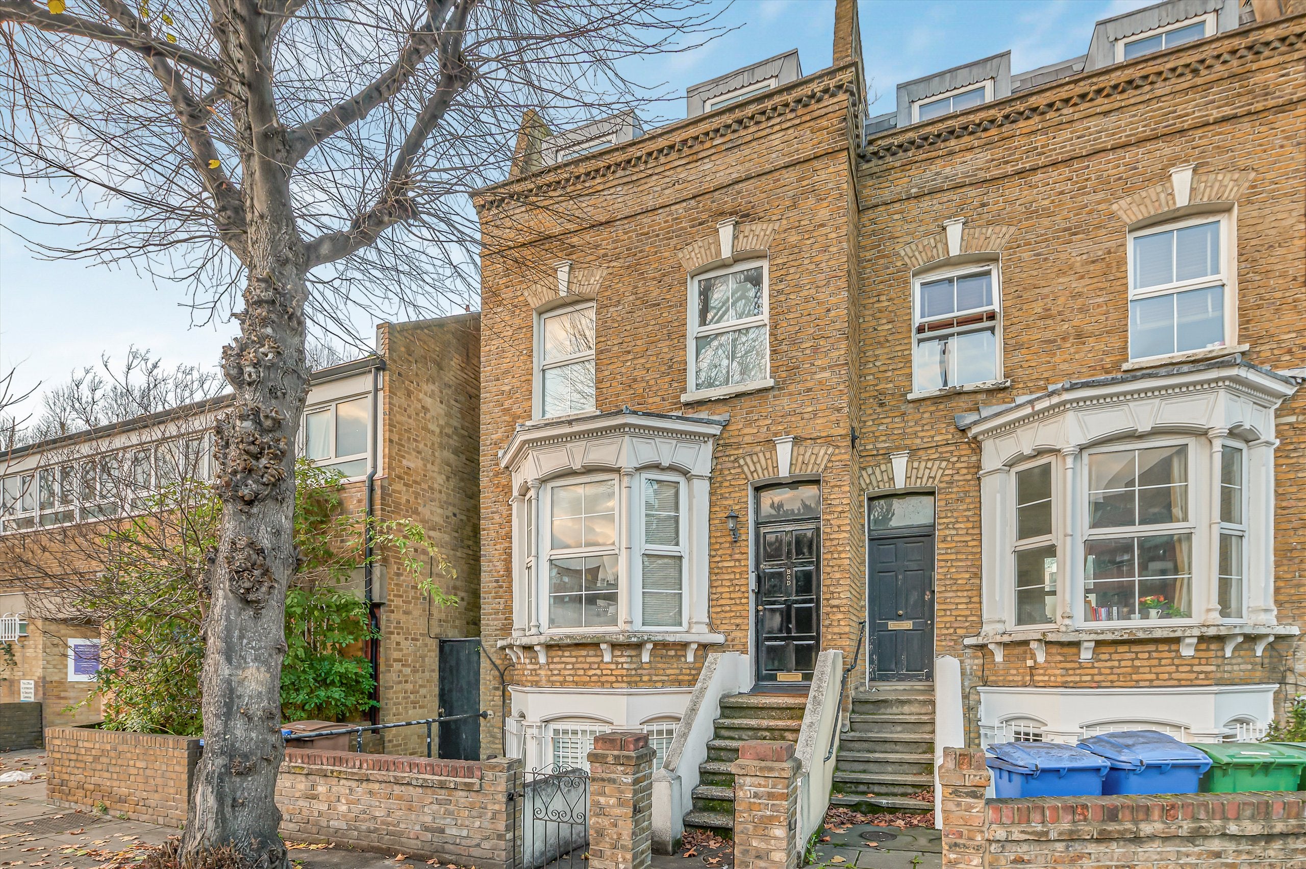 Flat Abbeyfield Road in Greater London
