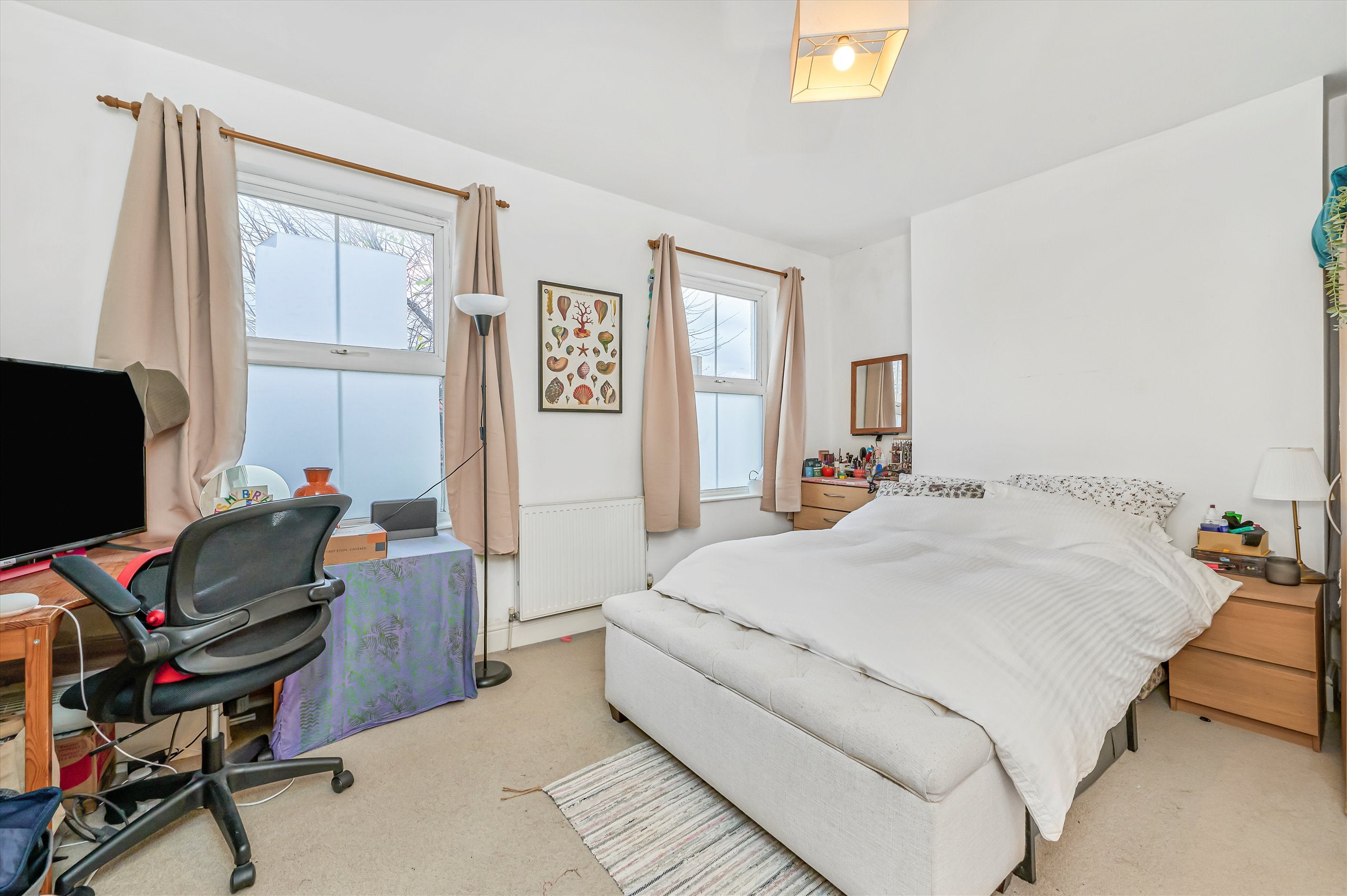 Flat Abbeyfield Road in Greater London