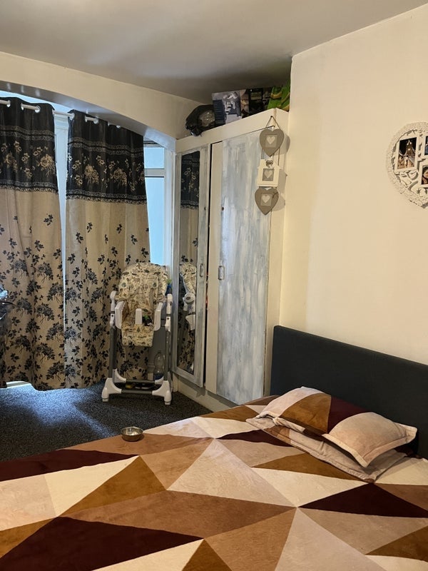 Room Ashburton Avenue in Greater London