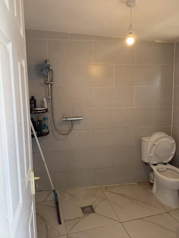 Room Ashburton Avenue in Greater London