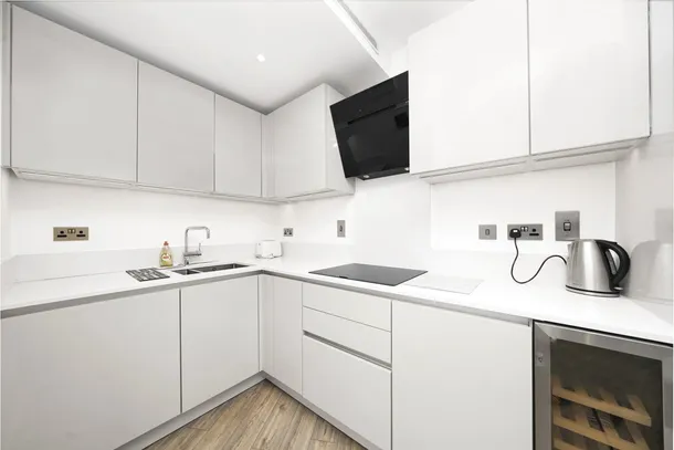 Flat Leman Street in Greater London