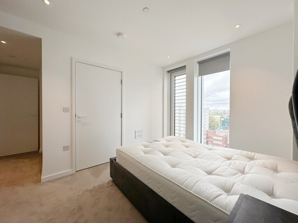 Flat Cavell Street in Greater London