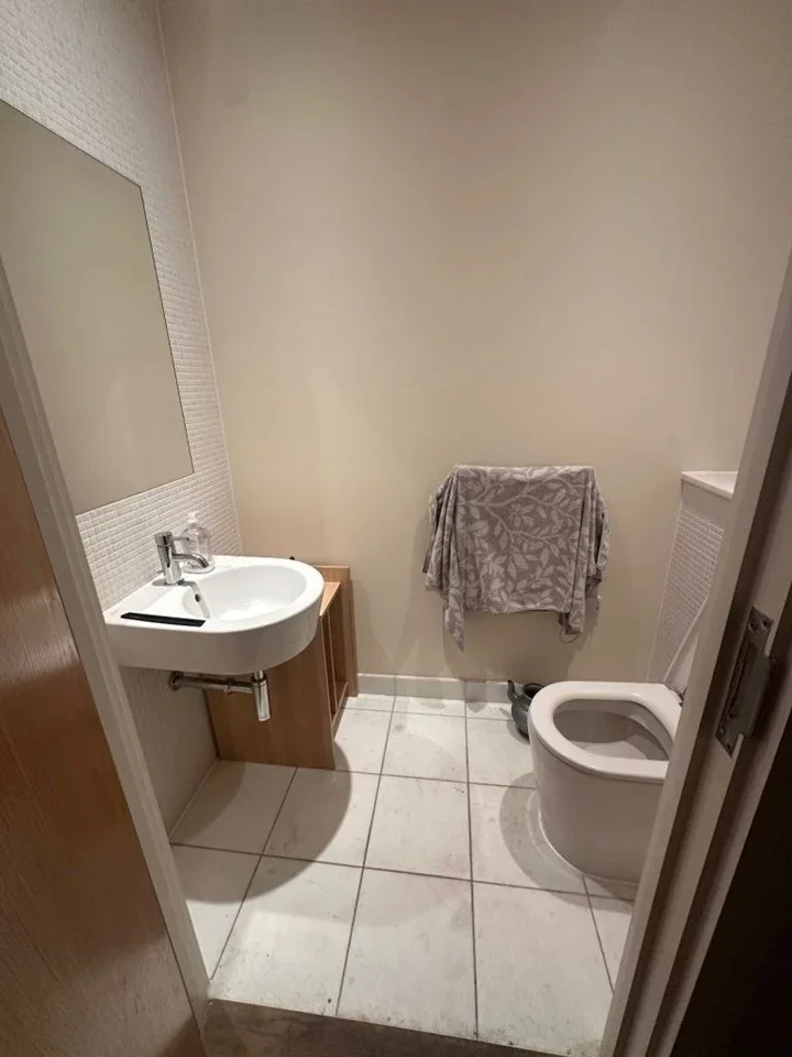 Flat Prestons Road in Greater London