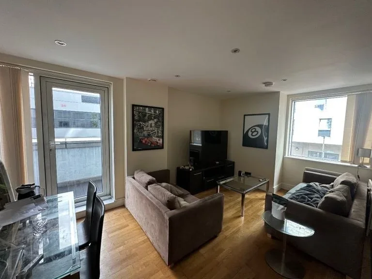 Flat Prestons Road in Greater London