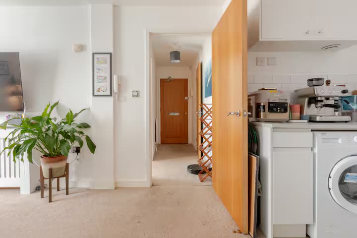 Flat Norfolk Avenue in Bristol