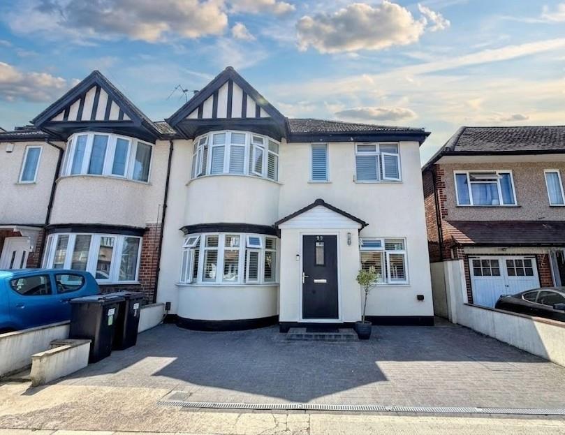 House Hartland Drive in Greater London