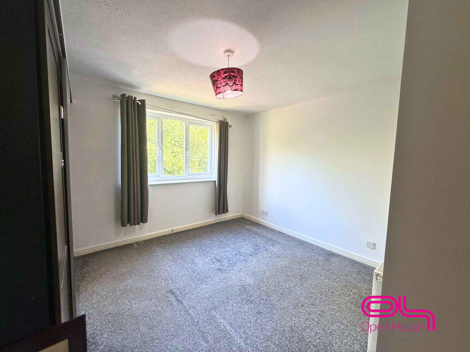 Flat Dean Court in Bolton