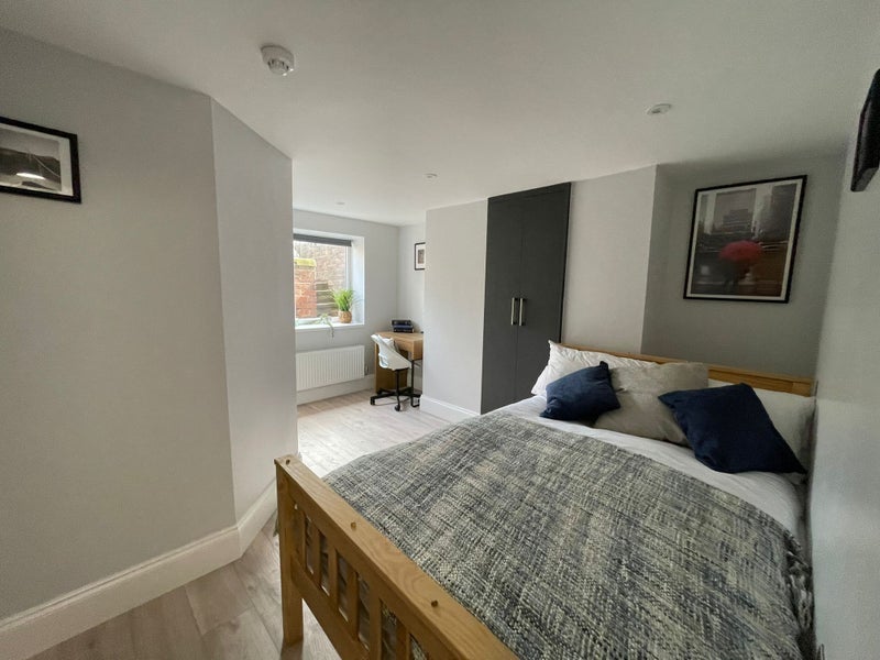 Room Pennington Court in Leeds