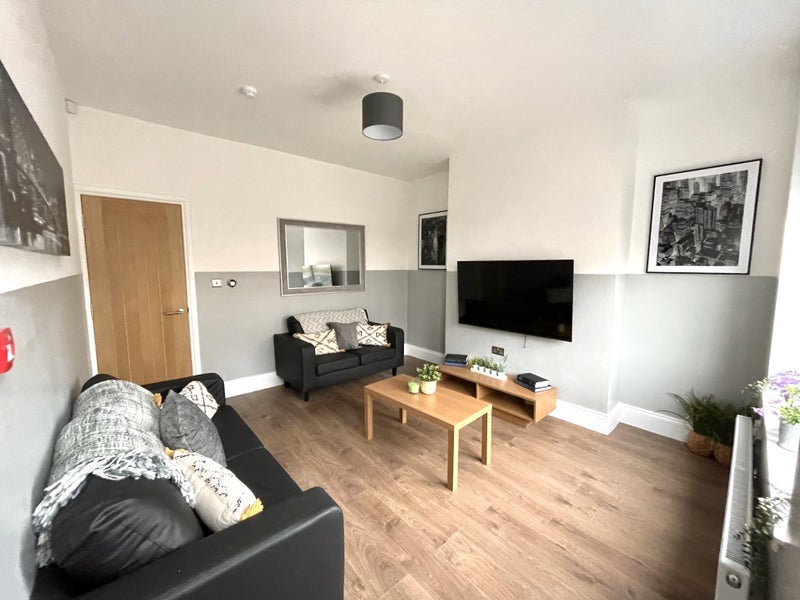 Room Pennington Court in Leeds