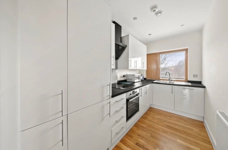 Room Copley Close in Greater London