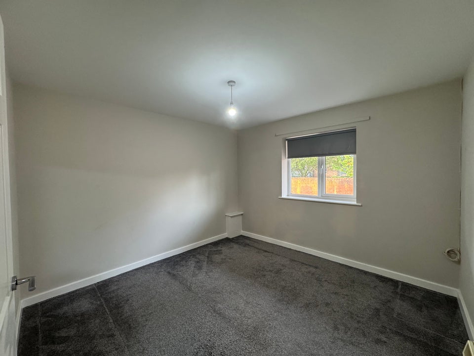 Flat Castle Street in Coseley